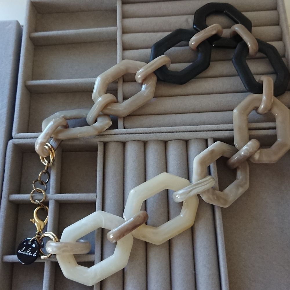 ALISHA.D Bold tri color Link Necklace